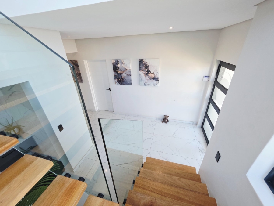 5 Bedroom Property for Sale in Sandown Western Cape